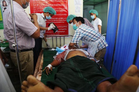 На протестах в Мьянме погибли 18 человек 