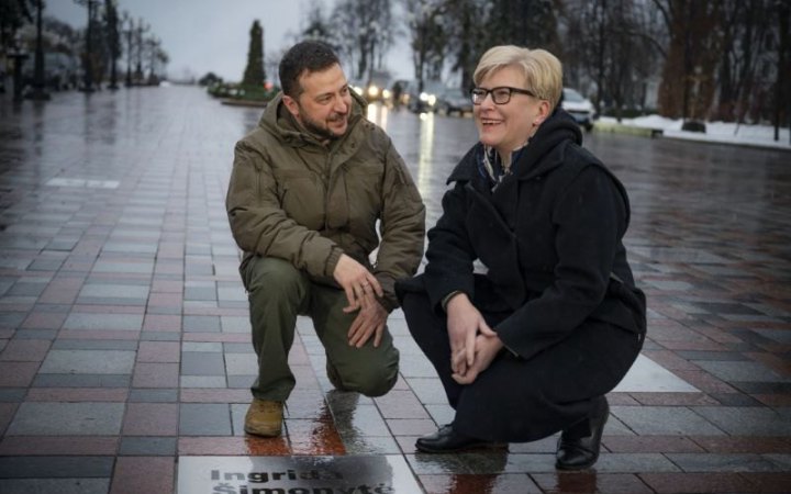 На Алеї сміливості у Києві відкрили табличку з ім’ям прем’єр-міністра Литви 