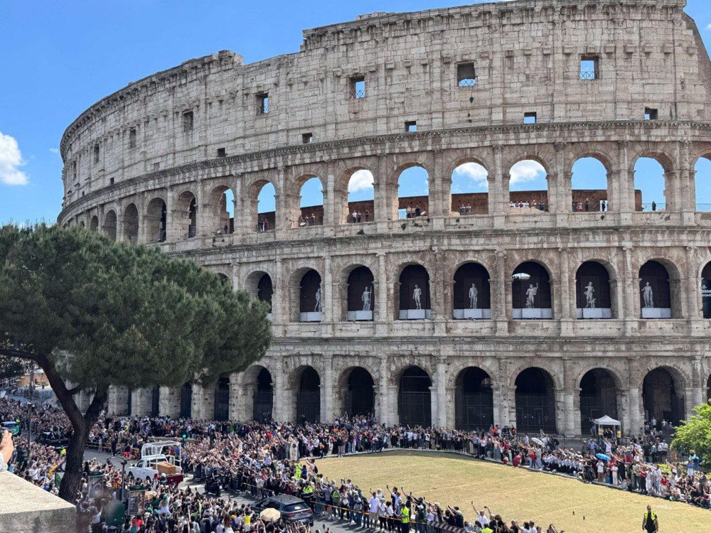 Під час церемонії прощання з Папою Римським Франциском у Ватикані.