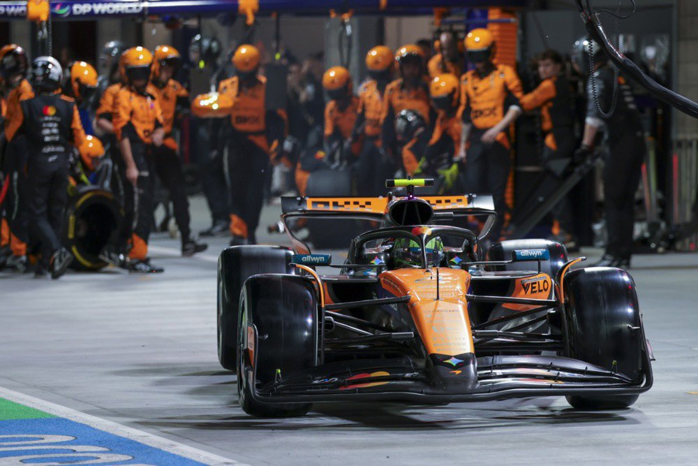 Ландо Норріс змагається в рамках Гран-прі Лас-Вегаса