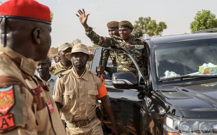 Франція починає виведення військ із Нігеру