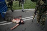 Бойовики ДНР вбили чоловіка зі свастикою на грудях, назвавши його членом "Правого сектору" (фото не для слабкодухих)