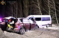 ​На Чернігівщині в ДТП за участю мікроавтобуса та легковика постраждали 11 людей