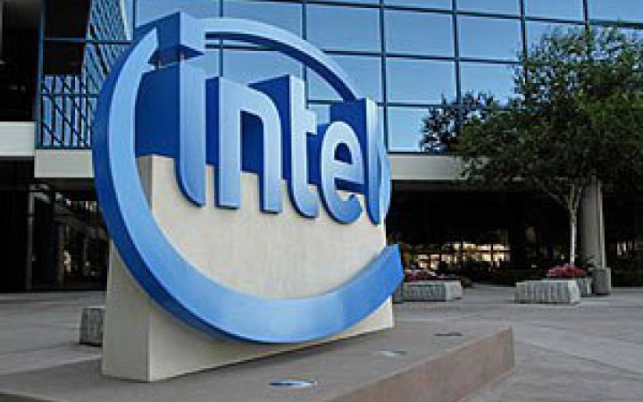 Intel тимчасово зупинить діяльність у Росії