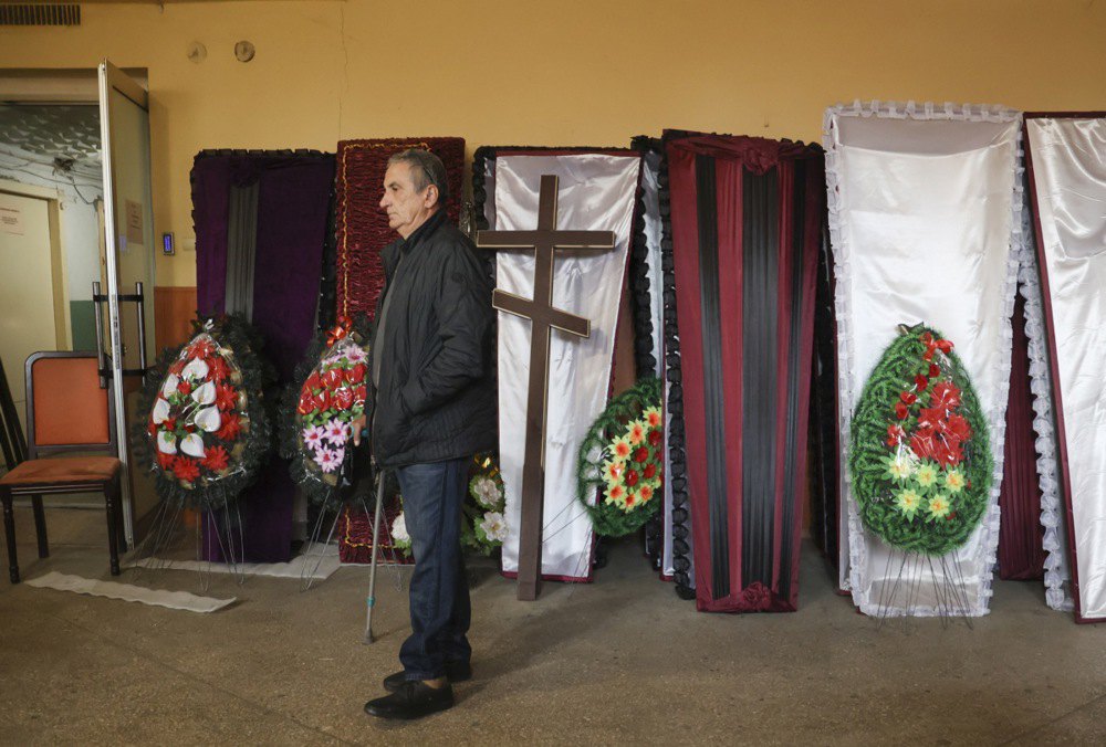 Харківський морг, де проводили ідентифікацію останків загиблих після ракетного удару по селу Гроза, 10 жовтня 2023 року. 