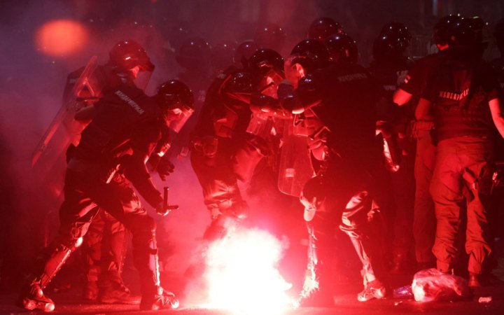 У Сербії після сутичок на антиурядовому мітингу заарештували майже 80 людей