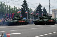Боевики провели в Донецке и Луганске парады с танками и "Градами"