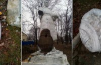 У Гайвороні пошкодили пам'ятник солдатам, загиблим у Другій світовій війні