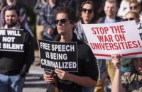 США призупиняють призначення студентських віз та планують посилити перевірку в соціальних мережах