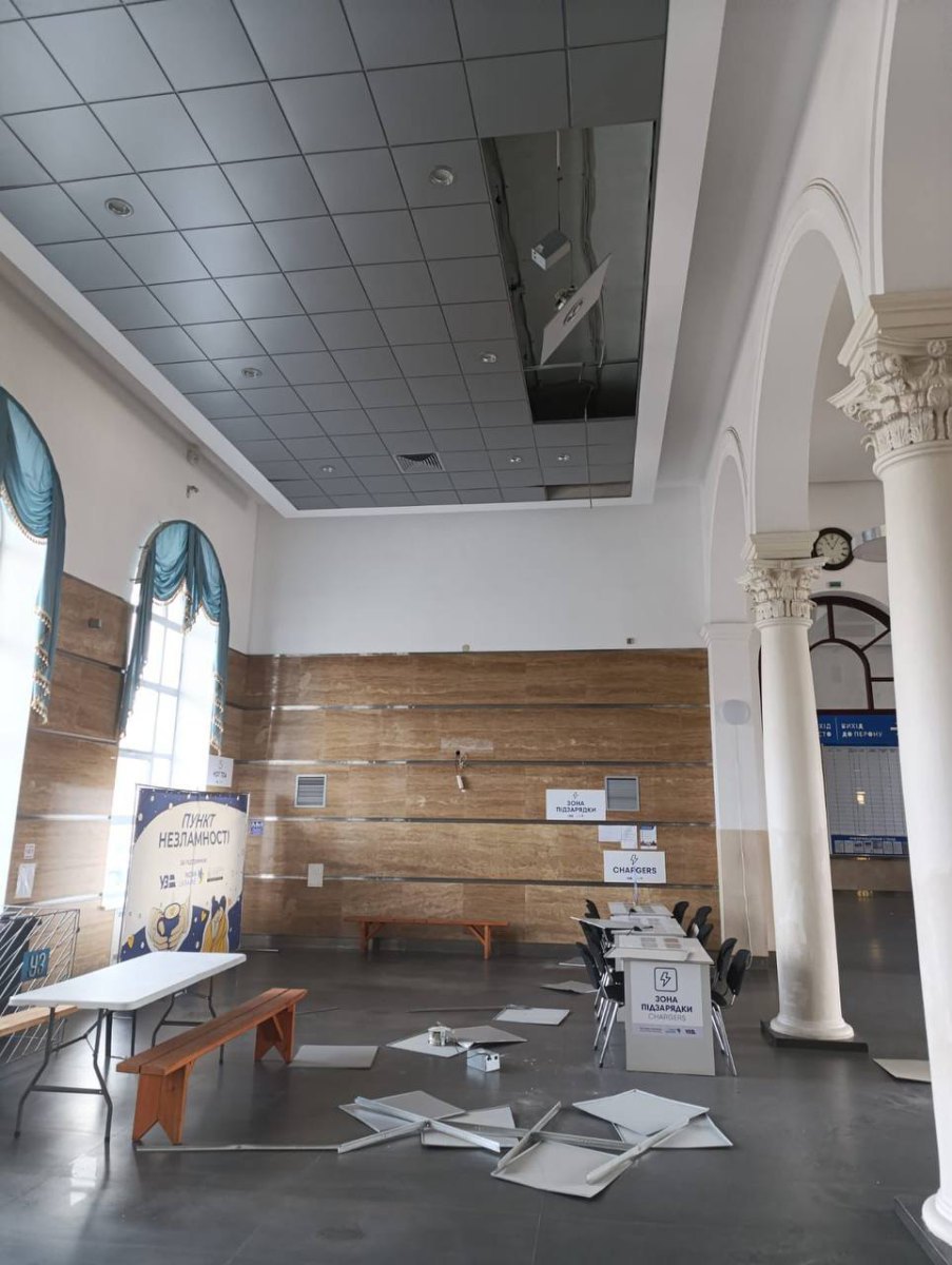 Пошкодження вокзалу у Слов'янську