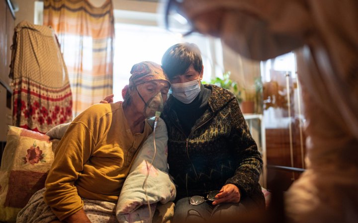 Чи потрібні бахіли і чи можна з квітами: у ЦГЗ пояснили, як провідувати рідних та друзів у лікарні