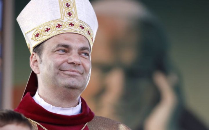Папа Римський прийняв відставку польського єпископа через скандал з гей-оргією 