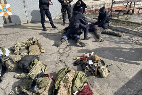 В Киеве задержали российских диверсантов, пытавшихся выманить униформу у спасателей ГСЧС 