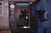 В подъезде дома на Подоле мужчина погиб от взрыва гранаты