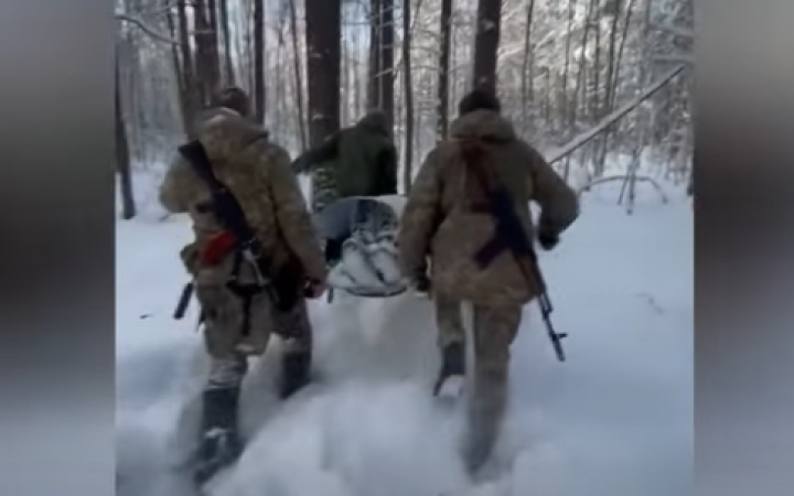 На Житомирщині прикордонники врятували чоловіка з обмороженням