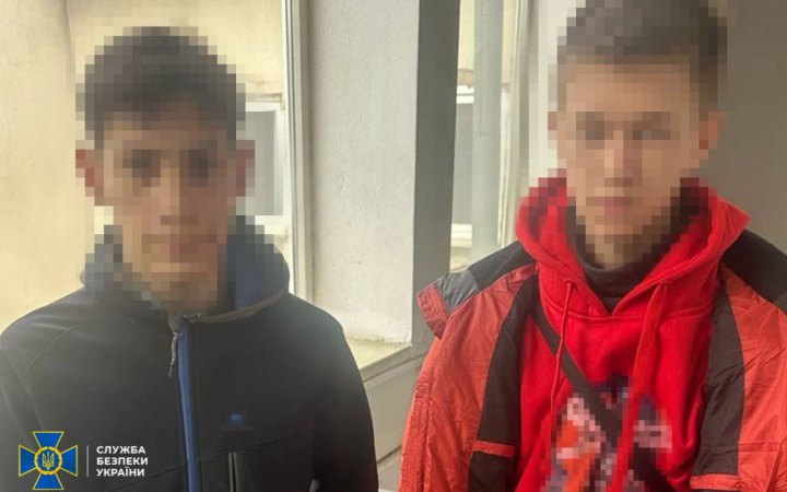 Правоохоронці затримали ще 13 ймовірних паліїв, які на замовлення ФСБ нищили об’єкти Укрзалізниці та військові авто