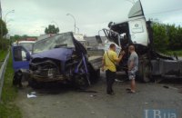 В Киеве водитель грузовика устроил масштабную аварию