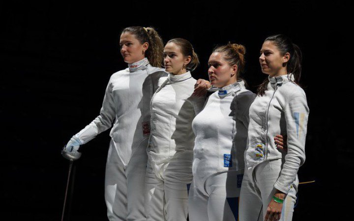 Жіноча збірна України виграла "срібло" на Кубку світу з фехтування