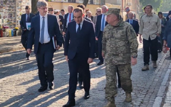 Міністр оборони Франції прибув до Києва 