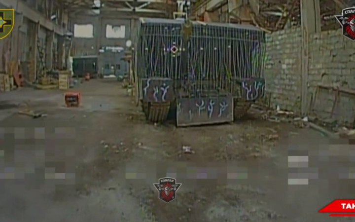 На Торецькому напрямку Сили оборони знищили два замасковані російські танки 