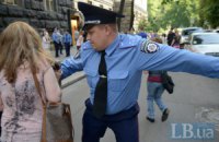 Милиция помешала женщинам провести у ВР пикет в поддержку бойцов АТО (добавлено видео)