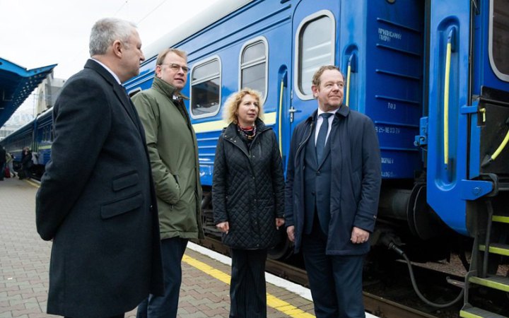 Голова МЗС Нідерландів приїхав до Києва і підтвердив підтримку України