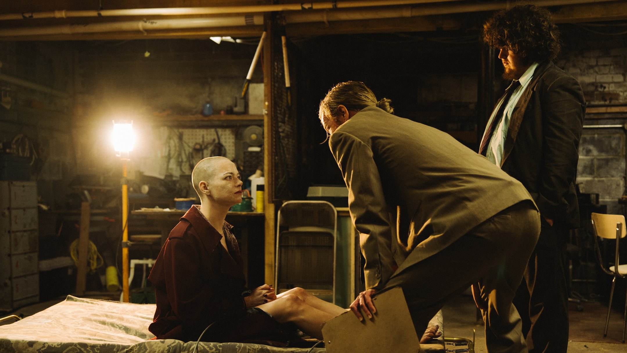 Кадр із фільму «Бугонія». 