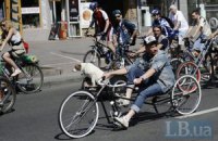 Тысячи велосипедистов проехали по центру Киева