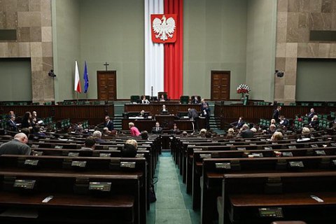 Сейм Польщі ухвалив скандальний закон про Верховний суд