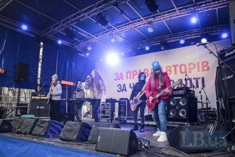 Біля Верховної Ради музиканти влаштували концерт-мітинг за чесні роялті