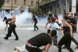 В Афинах анархисты напали на взвод спецназа