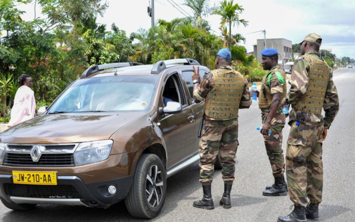 Хунта у Габоні заявила про відкриття кордонів країни