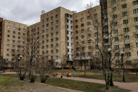 Минздрав предупредил о возможности закрытия общежитий с невакцинированными жителями