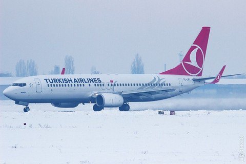 Одесский аэропорт закрылся из-за снегопада