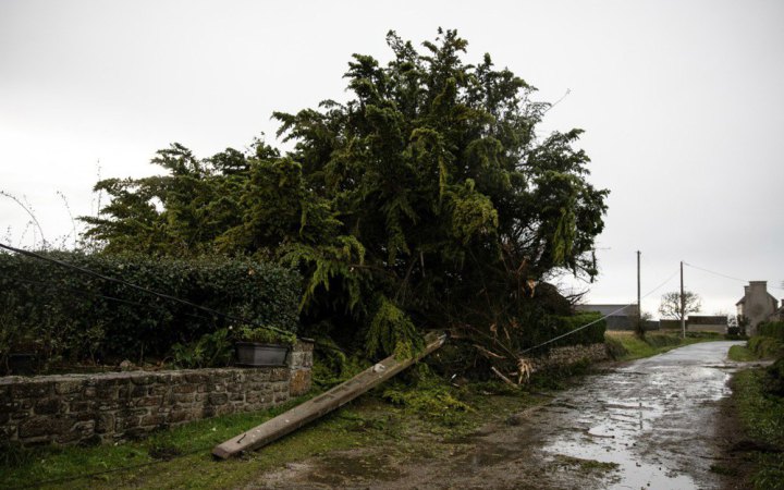 У Європі потужний ураган Кіаран забрав життя сімох людей, десятки отримали поранення