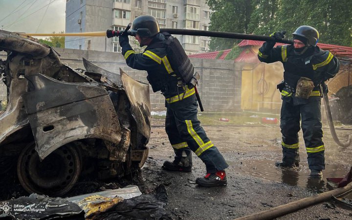 У Миколаєві під час гасіння пожежі постраждало 5 рятувальників