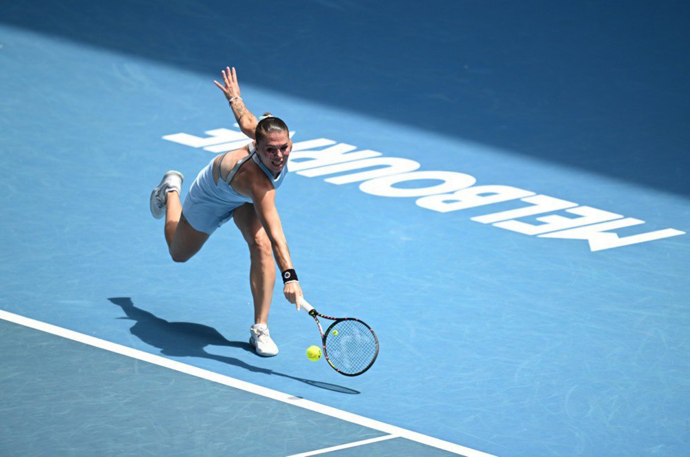 Олійникова біжить за м'ячем