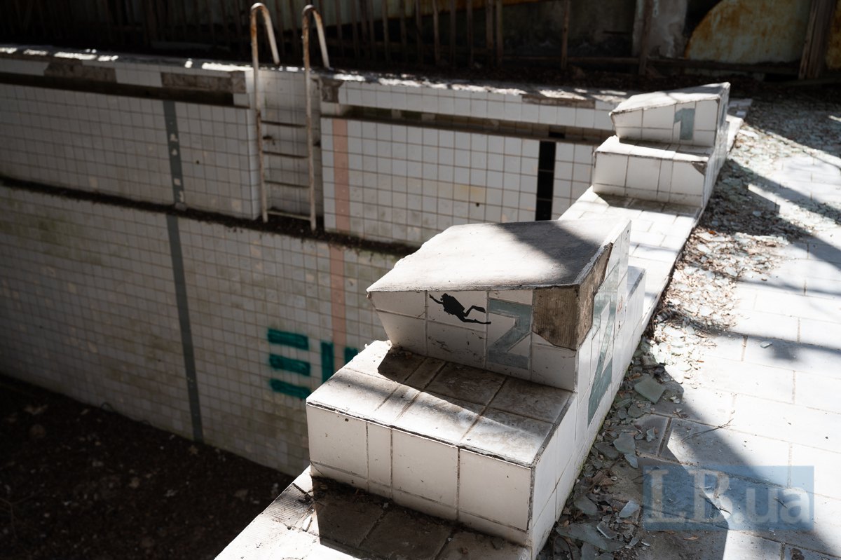 Басейн «Лазурний», деталі