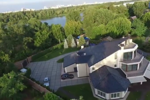 Автомайдан зняв із повітря розкішні будинки на Трухановому острові в Києві