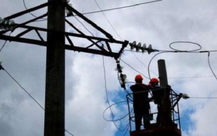 Укренерго повідомило про знеструмлення у чотирьох областях через обстріли