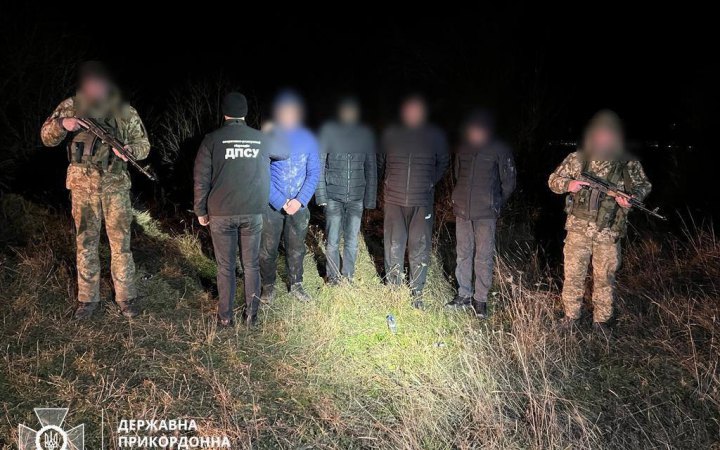 Прикордонники Буковини затримали пʼятьох порушників кордону