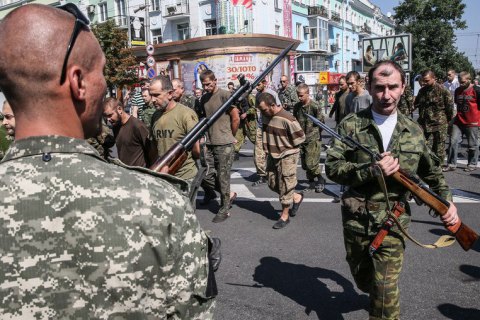 Чотирьом бойовикам оголосили підозри за "парад полонених" у Донецьку
