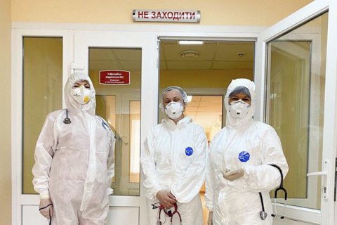 В Україні коронавірус діагностували у майже тисячі медиків