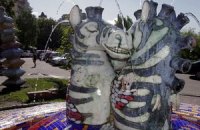 В Киеве повредили скульптуры на Пейзажной аллее