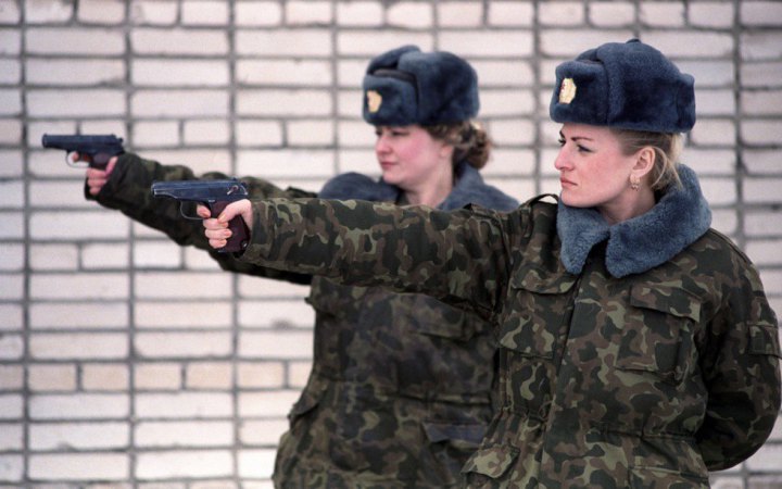 У Росії приватна військова компанія, яку фінансує Кремль, вперше почала вербувати жінок