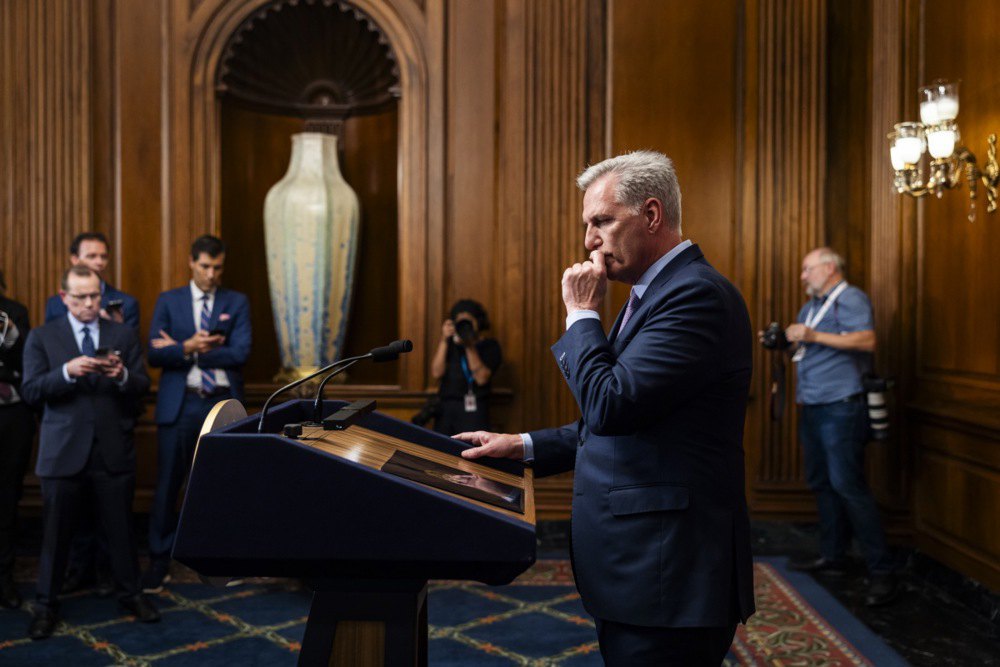 Спікер-республіканець Кевін Маккарті на пресконференції після того, як Палата представників проголосувала за усунення його з посади, Вашингтон, 3 жовтня 2023 року.