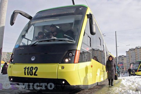 Львів ввів безготівкову оплату за проїзд у трамваях і тролейбусах