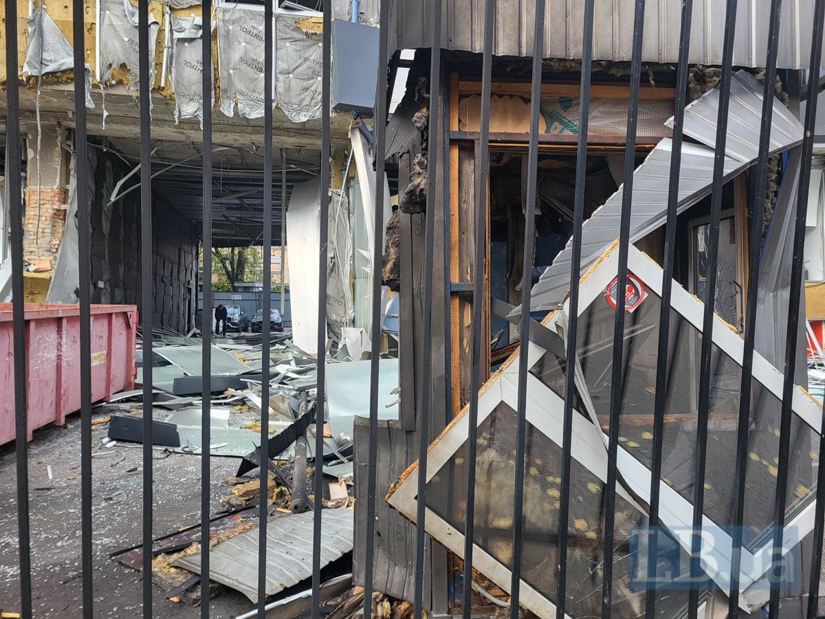 Наслідки влучання в Подільському районі Києва, 23 жовтня, 2025 року.