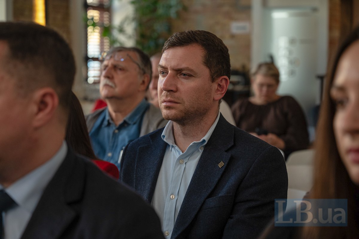 Нагорський Віктор, заступник піар директора 'Епіцентру'