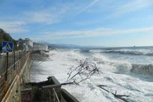 Прибрежные города Крыма пострадали от сильного шторма